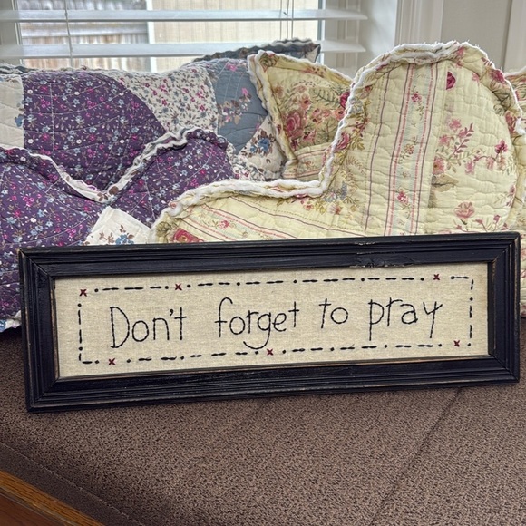 A “Don’t Forget to Pray” sign for your home. - Picture 1 of 2
